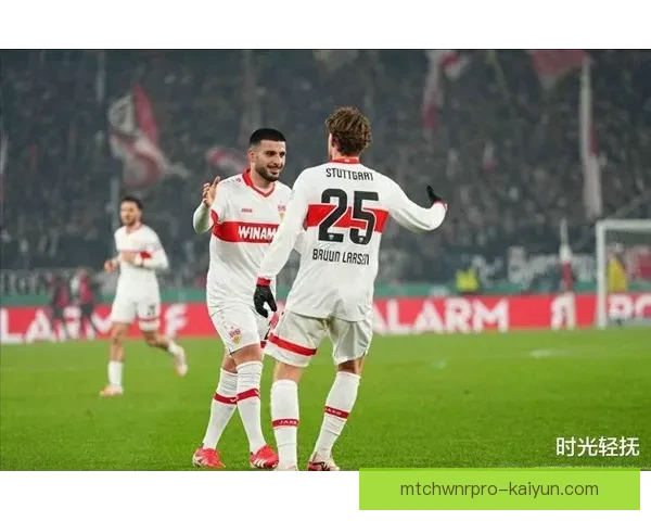 奥格斯堡中场表现出色，助力球队逆转胜利，状态回暖值得关注。