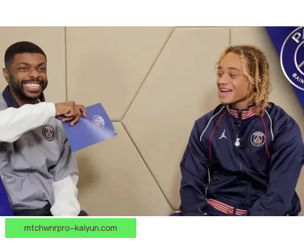 哈维·西蒙斯租借至巴黎后表现稳健，未来发展备受关注