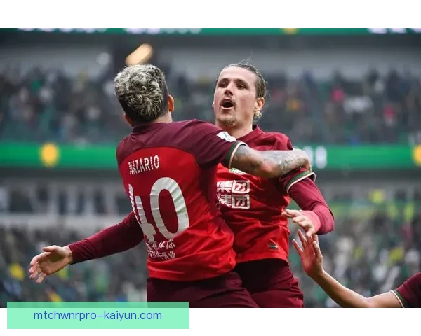 马奎尔头球优势持续明显，防守端表现稳健，成为球队后防核心。