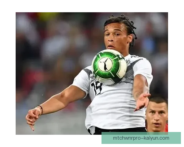 萨内射门方式解析：表现稳健，技术细腻引发关注